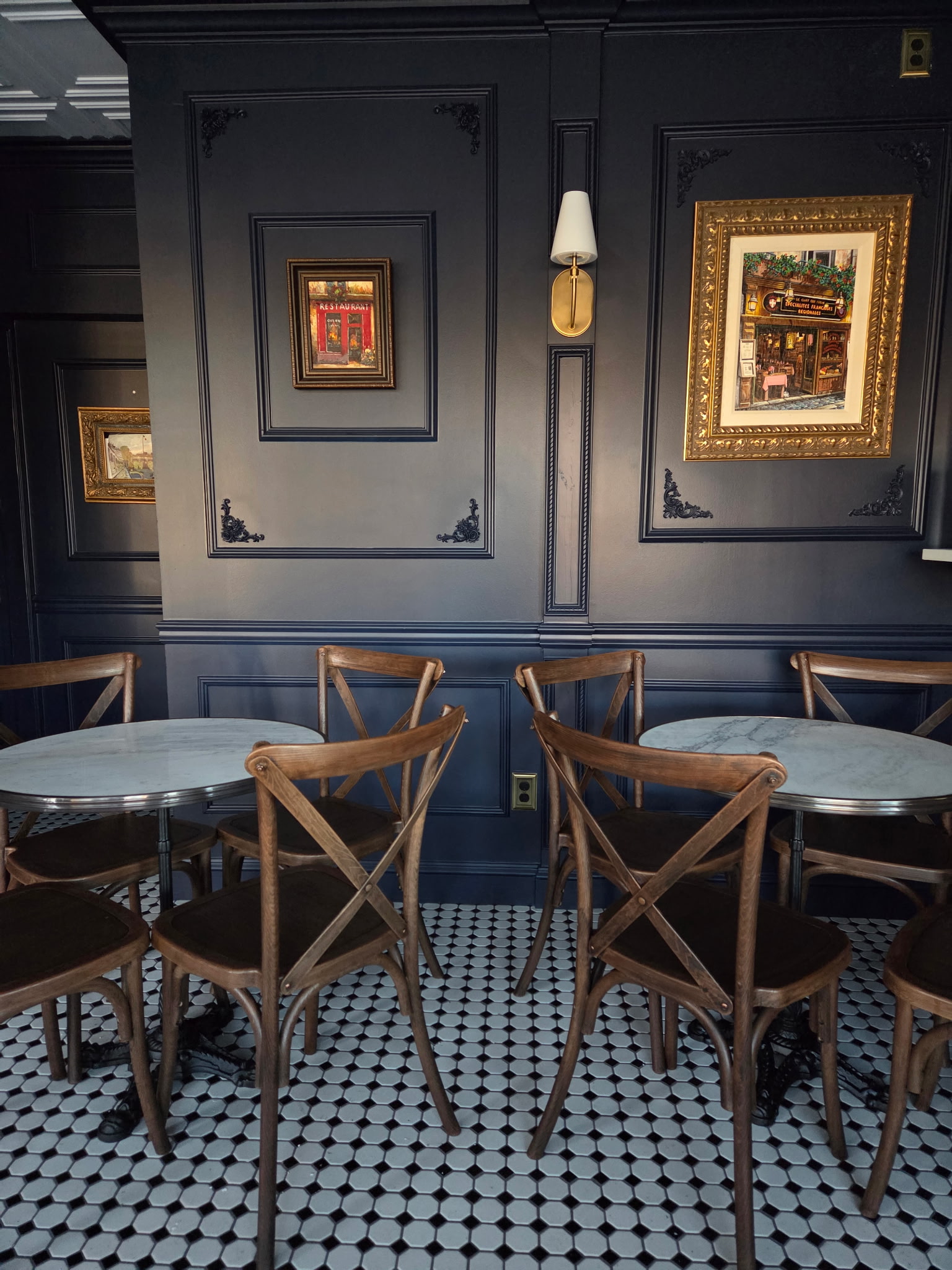 Maminette cafe seating